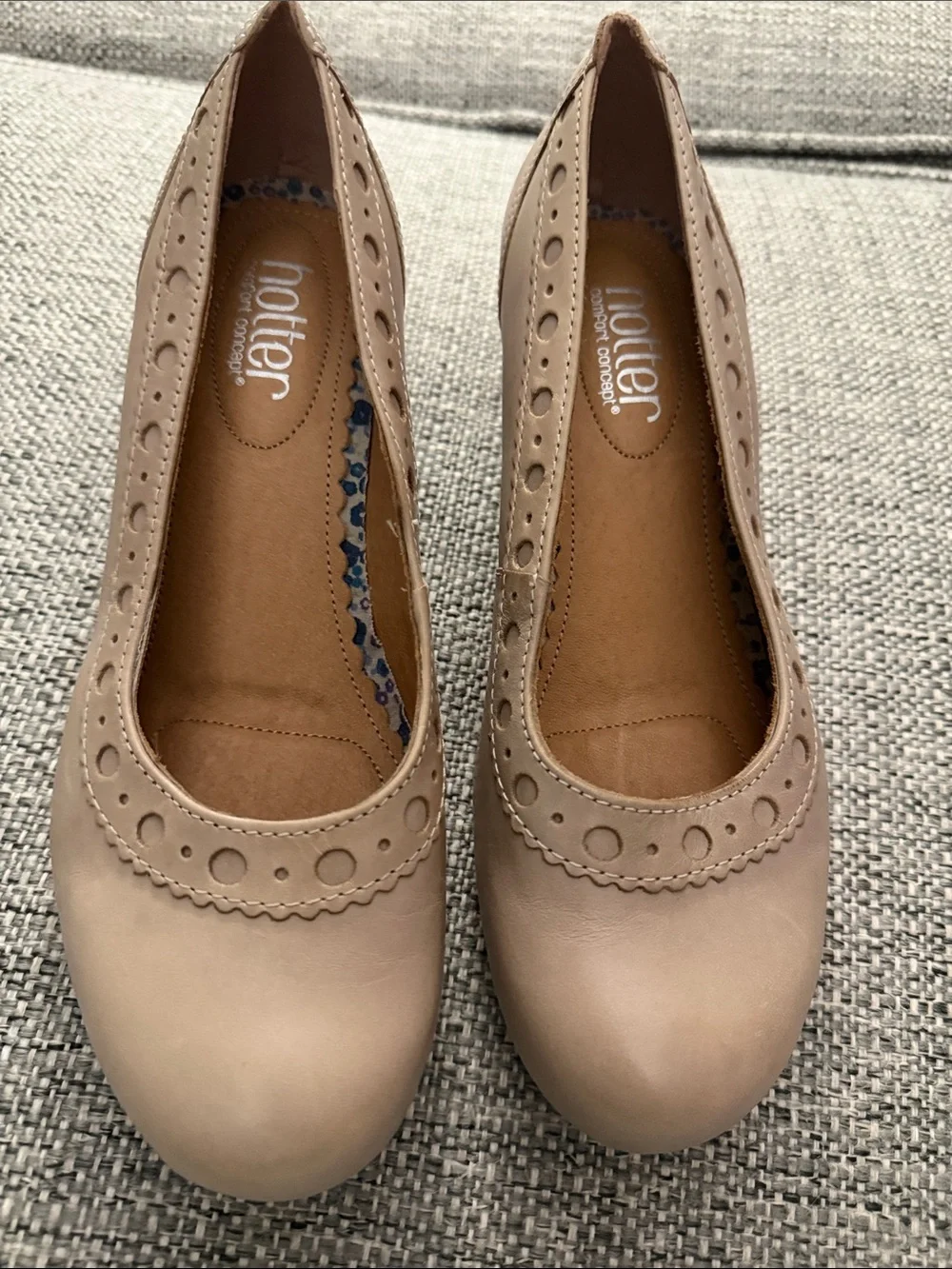 Hotter Comfort Concept Opal Leather Scalloped Pumps - Beige Size 6.5